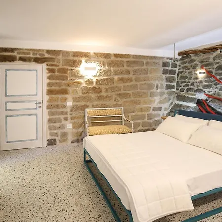 Domos Mi & Ro Guest house